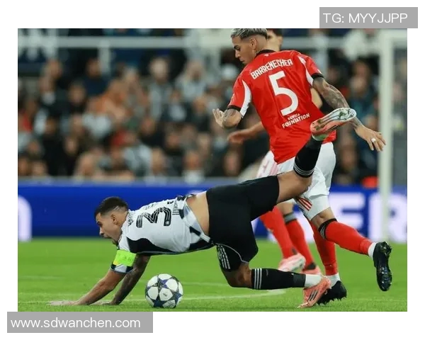 欧冠小组赛：曼城强势晋级，巴塞罗那绝平国际米兰，穆里尼奥四连败